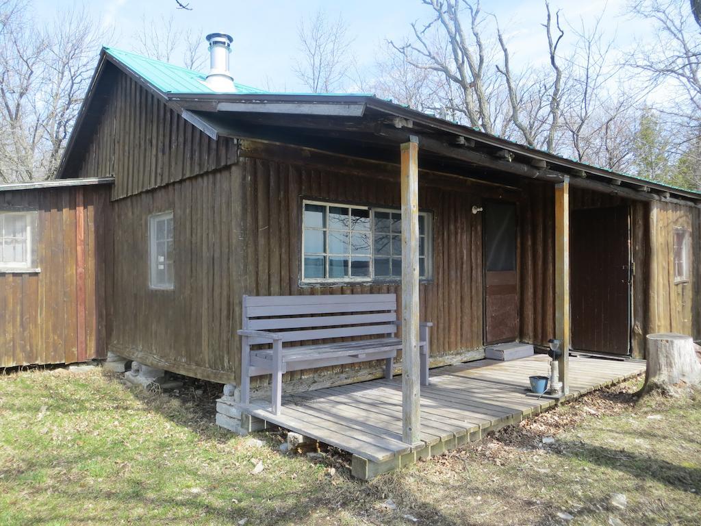 Hotel Lake Wolsey Cabins Gore Bay Exterior foto