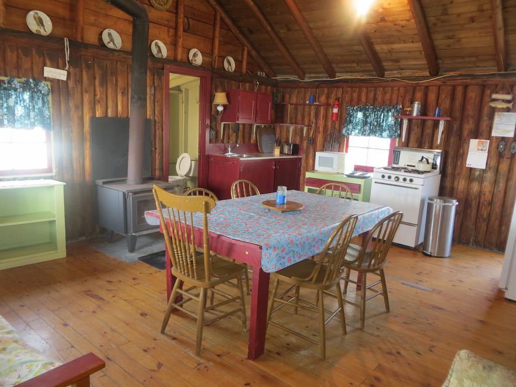 Hotel Lake Wolsey Cabins Gore Bay Exterior foto