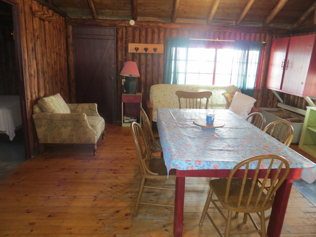 Hotel Lake Wolsey Cabins Gore Bay Exterior foto