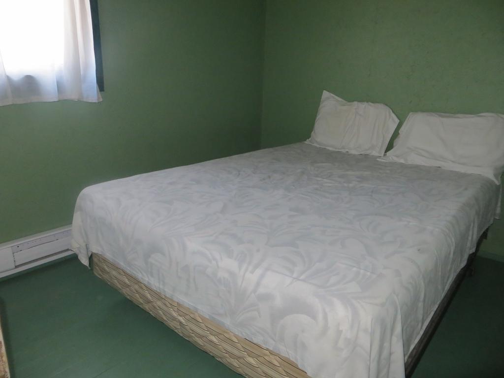 Hotel Lake Wolsey Cabins Gore Bay Zimmer foto