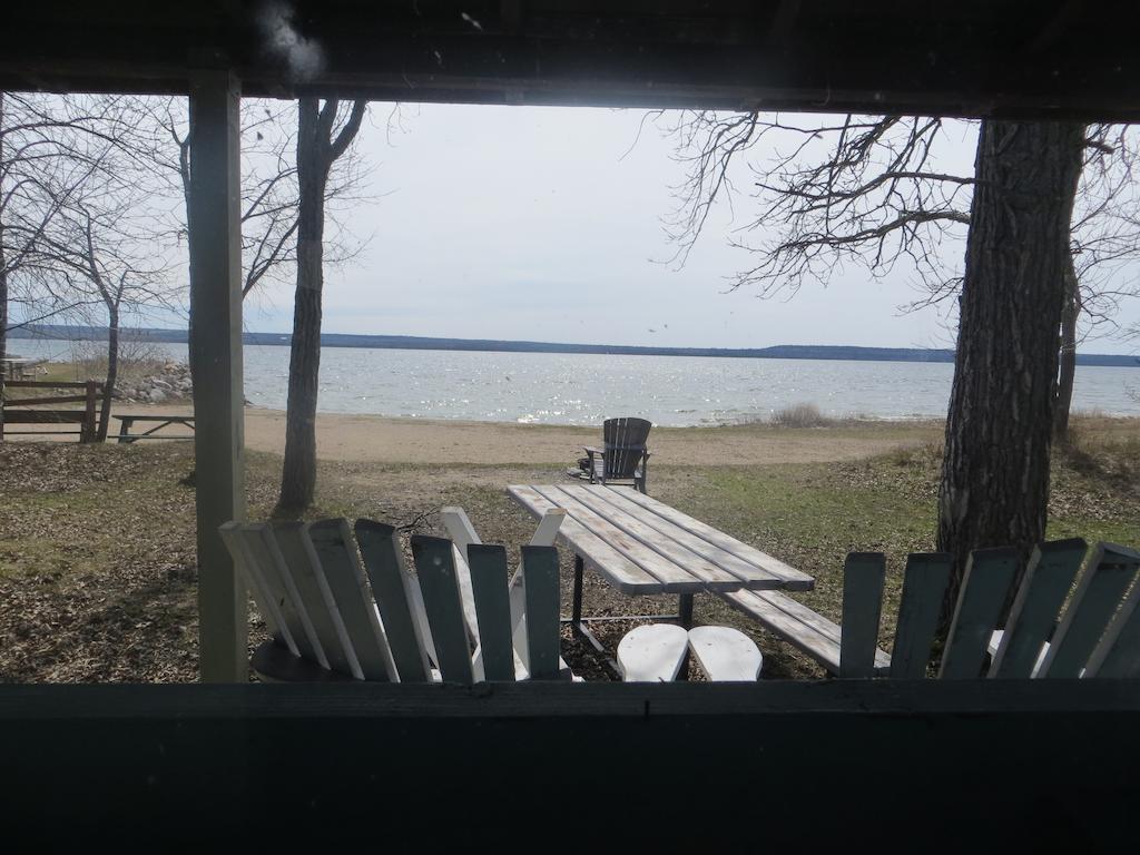 Hotel Lake Wolsey Cabins Gore Bay Exterior foto