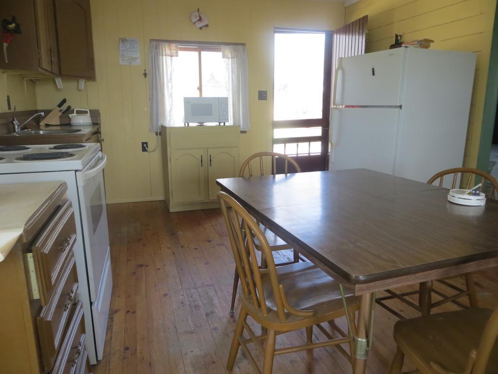Hotel Lake Wolsey Cabins Gore Bay Zimmer foto